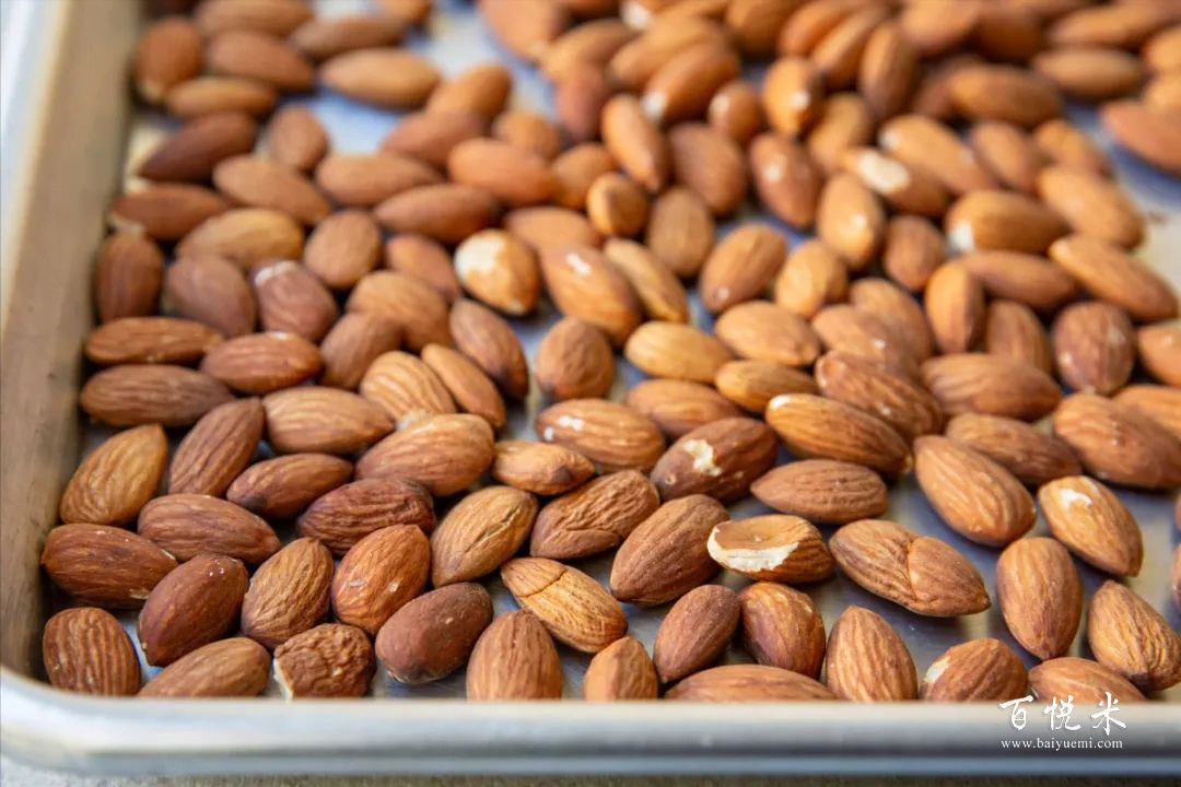 為什么要用金酒為基酒來調(diào)雞尾酒?那是因?yàn)榻鹁朴羞@些原料